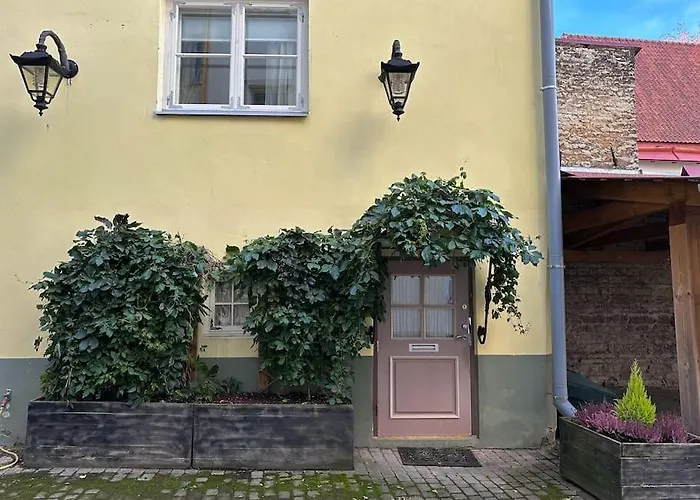 Cozy & Unique Stay In Old Town